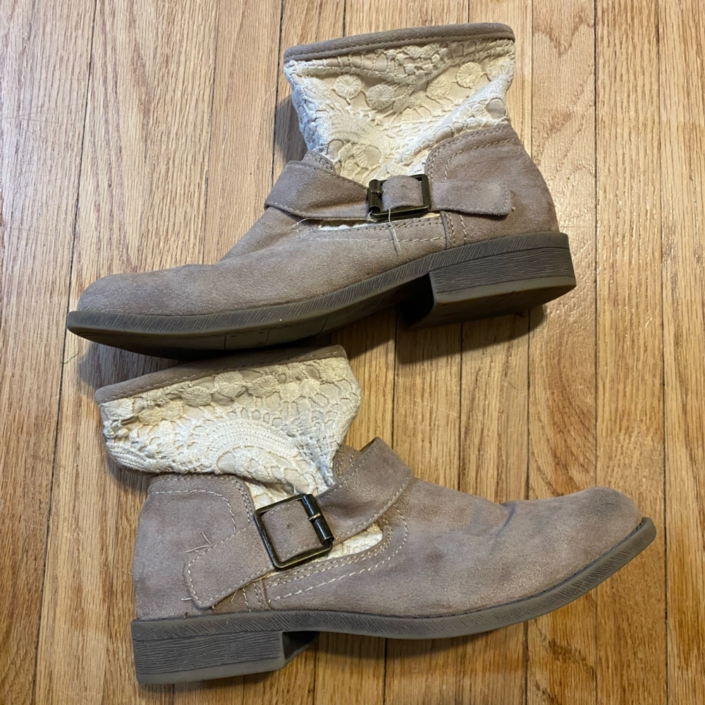 MUDD LACE DESIGN BARSTOW SAND ANKLE BOOTS